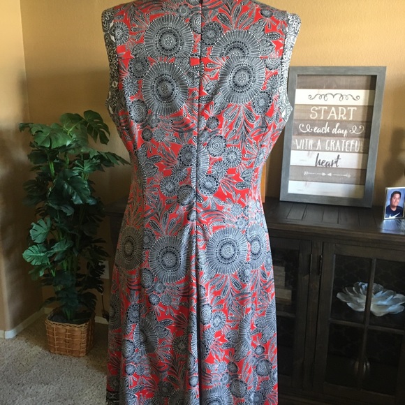 Liz Claiborne split neck dress. - Picture 6 of 7